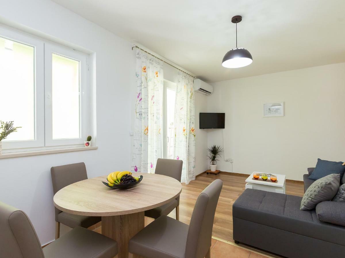 Apartment Lory'S Place 普拉 外观 照片