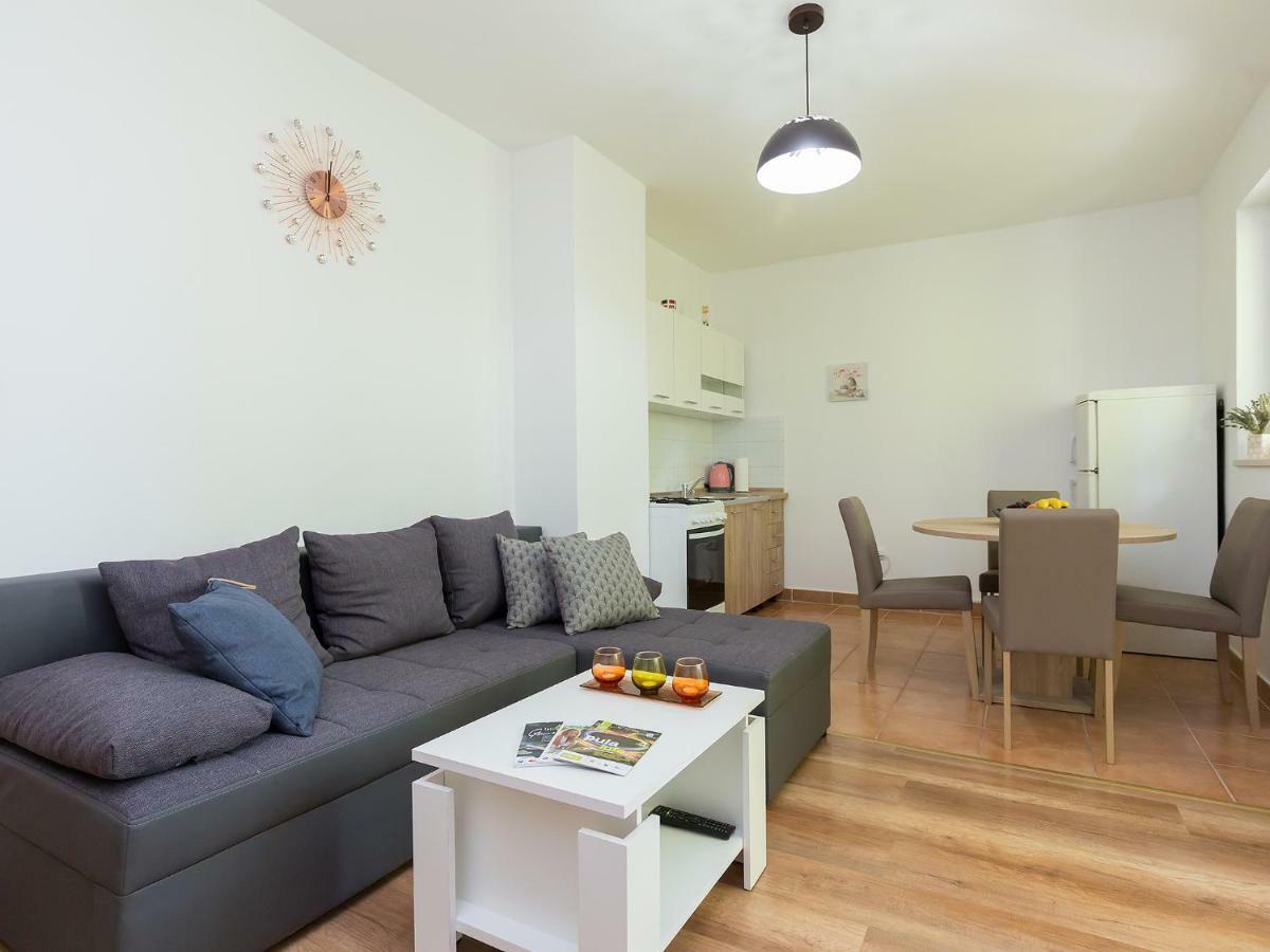 Apartment Lory'S Place 普拉 外观 照片